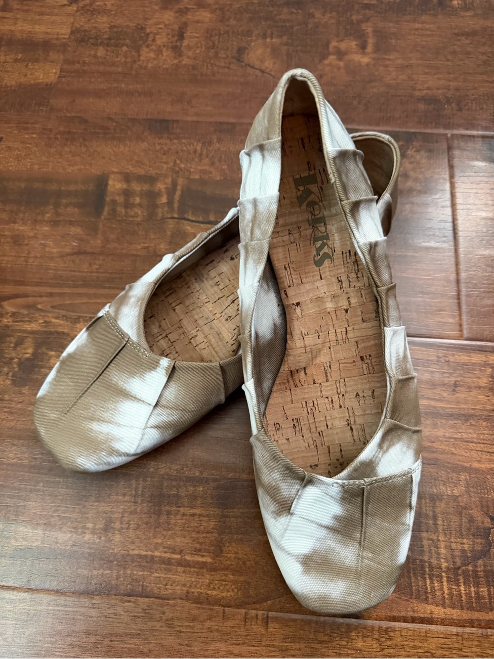 Korks Women's Beige and Off-White Tie-Dye Slip On Ballet Flats size 8.5